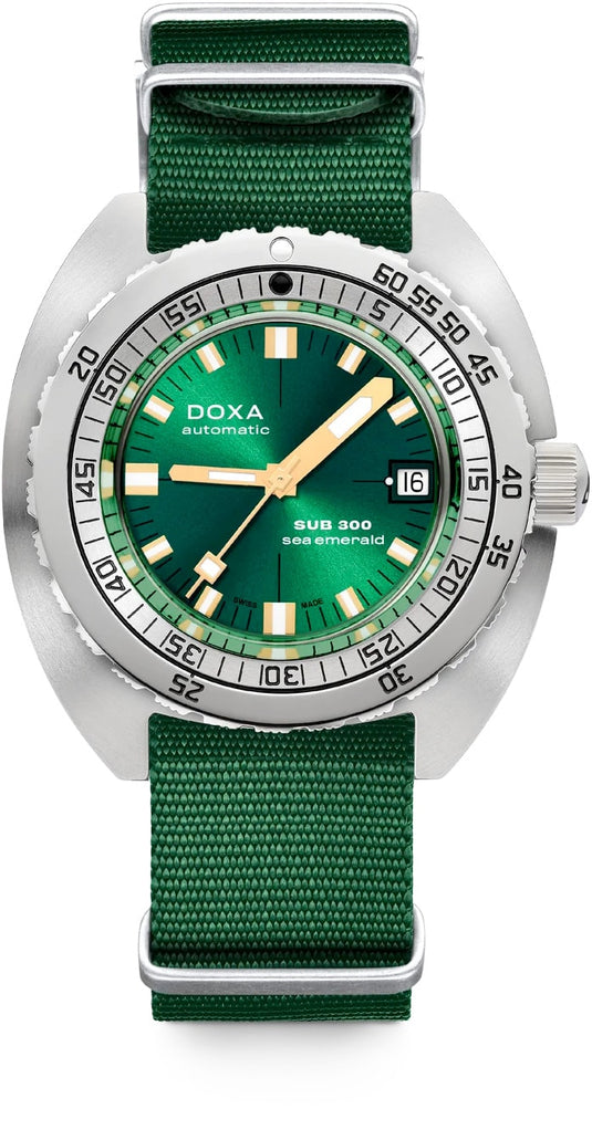 DOXA Sub 300 Sea Emerald 821.10.131.26-N on NATO Strap